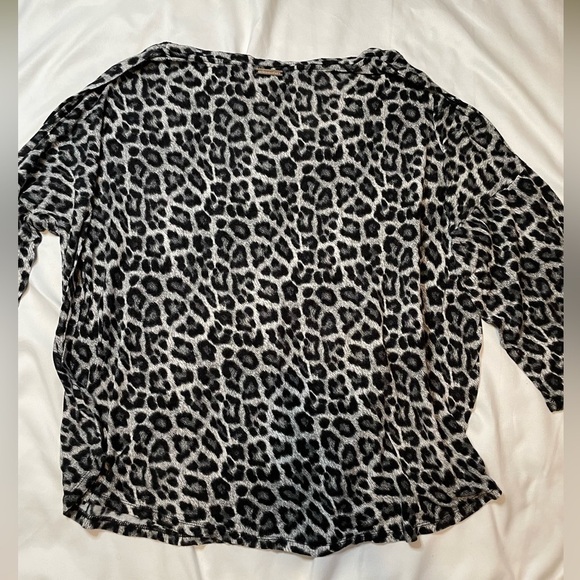 Michael Kors size large black and gray leopard print three quarter t-shirt. - Picture 5 of 6